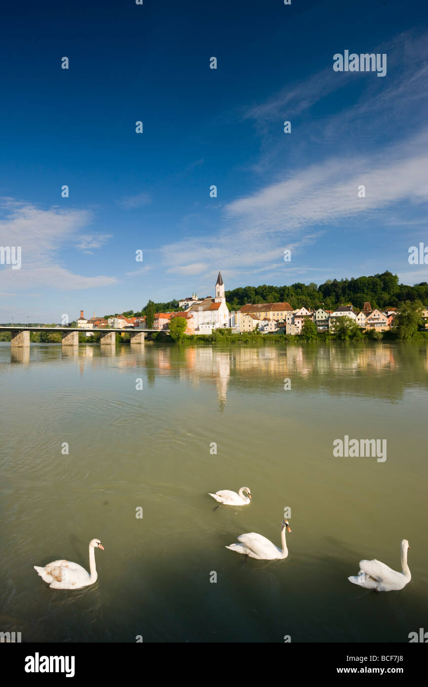 Allemagne, Bayern/Bavière, Passau, Inn River et le église Gertraud Banque D'Images