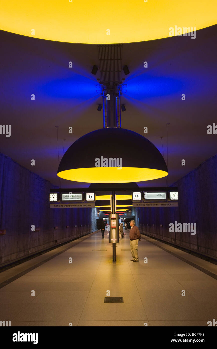 Allemagne, Bayern/Bavière, Munich, Westfriedhof U-Bahn Station Banque D'Images