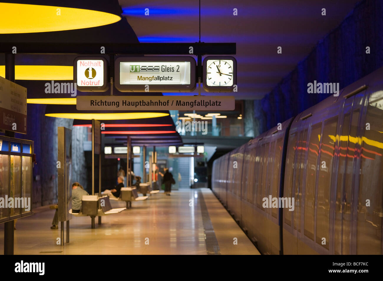 Allemagne, Bayern/Bavière, Munich, Westfriedhof U-Bahn Station Banque D'Images