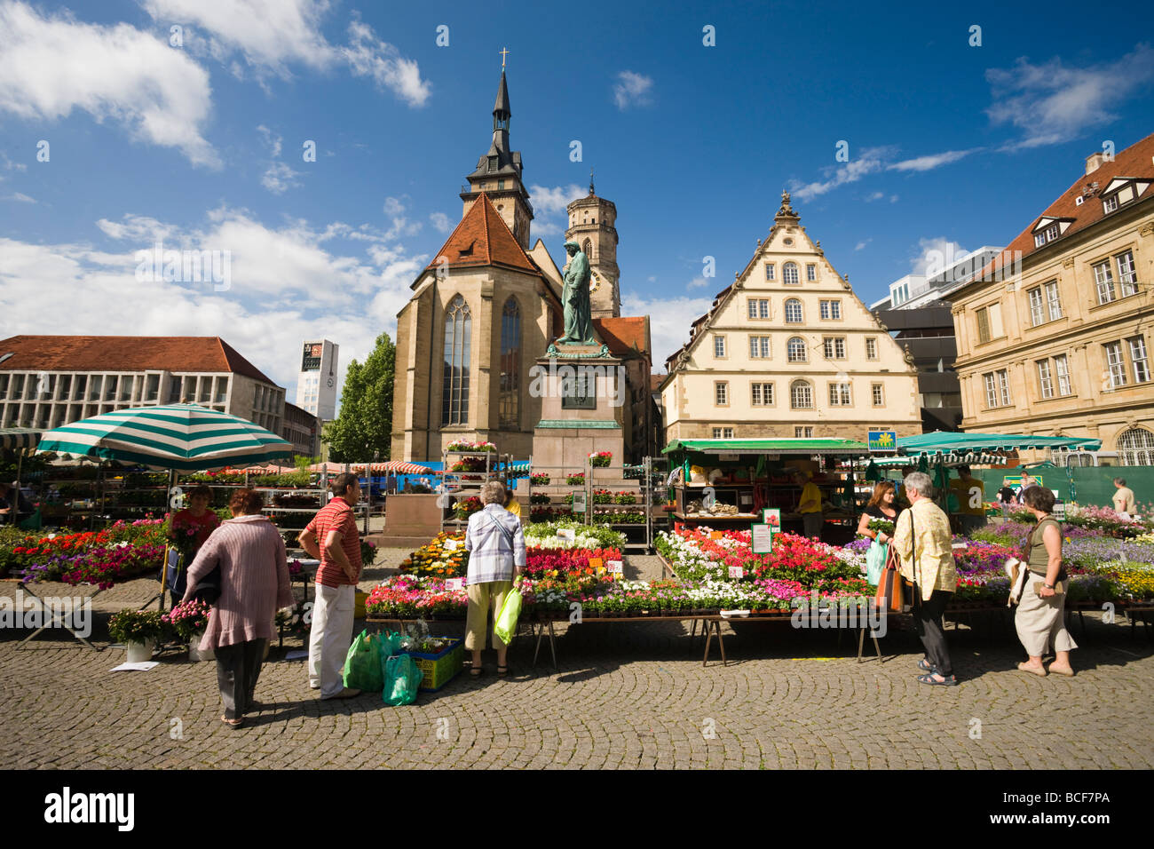 Allemagne, Bade-Wurtemberg, Stuttgart, marché aux fleurs par le Marstall Banque D'Images