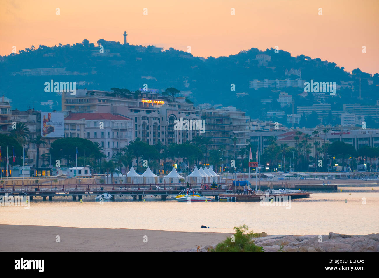 Cannes la croisette france Banque de photographies et d'images à haute  résolution - Alamy