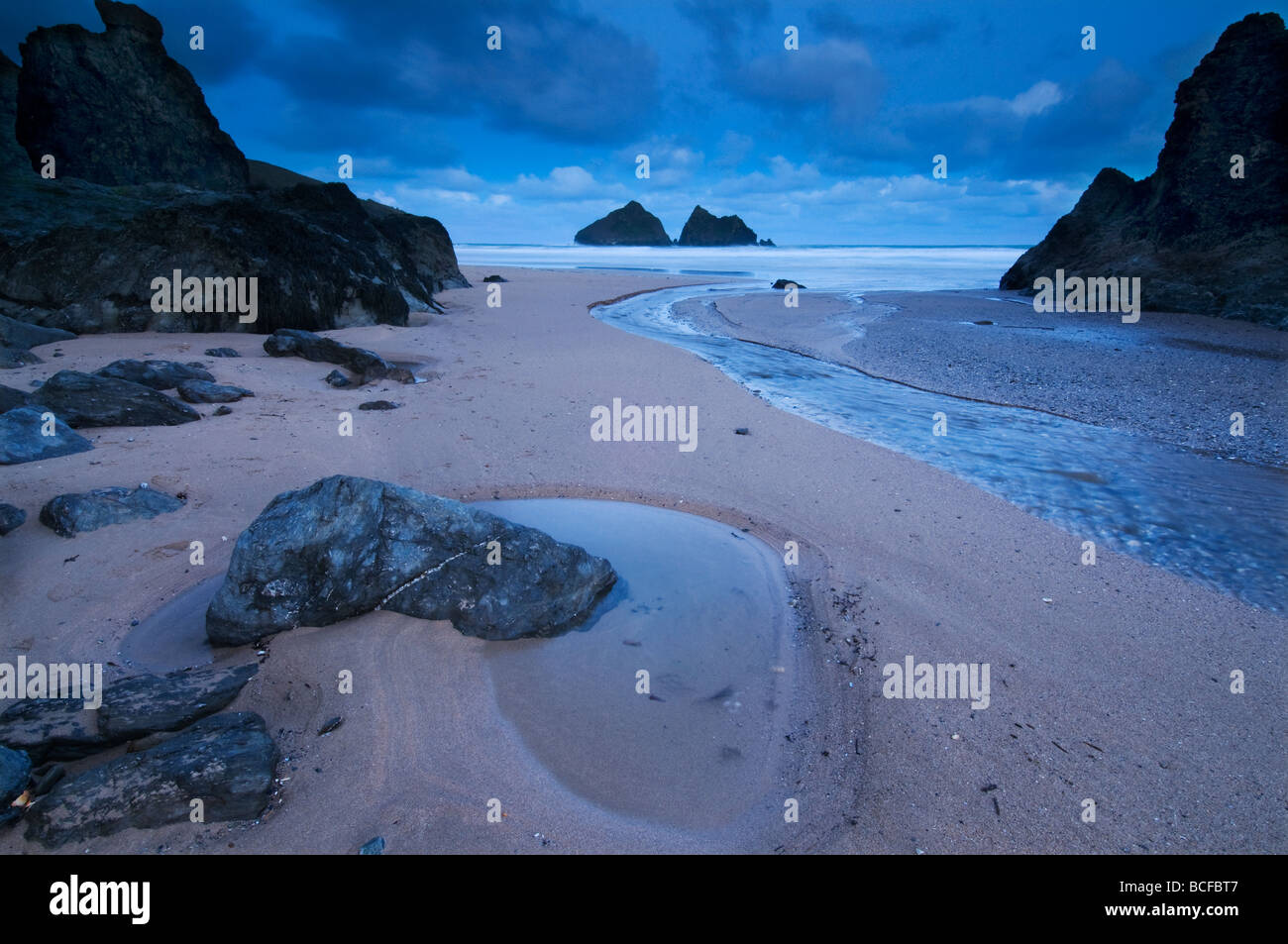 Tôt le matin, à St Asaph beach North Cornwall Banque D'Images