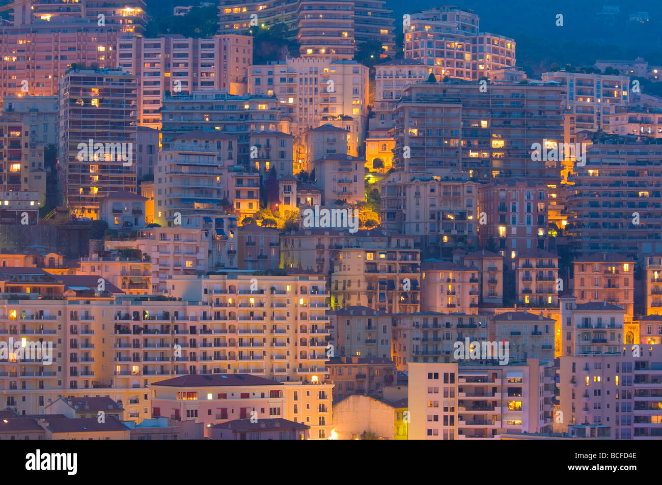 Monaco, Monte Carlo, d'immeubles à appartements donnant sur Harbour Banque D'Images