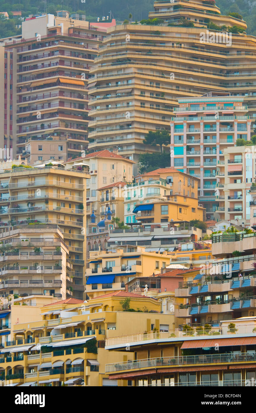Monaco, Monte Carlo, d'immeubles à appartements donnant sur Harbour Banque D'Images