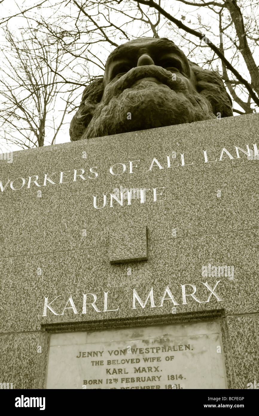 Tombe de Karl Marx, Cimetière de Highgate, Londres, Angleterre Banque D'Images