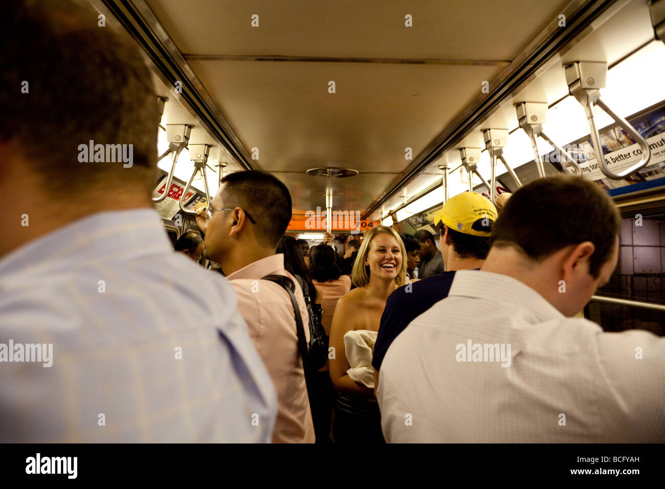 Les passagers sur le train du chemin de New York à New Jersey, USA Banque D'Images