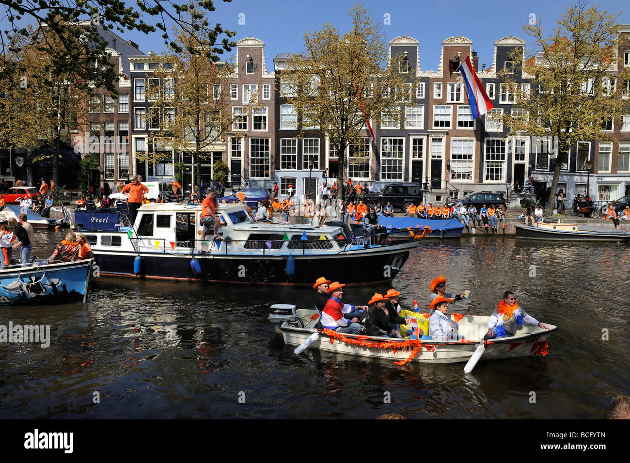 Le Prinsengracht plein de bateaux pour la célébration de l'anniversaire de Queens 2009 Banque D'Images