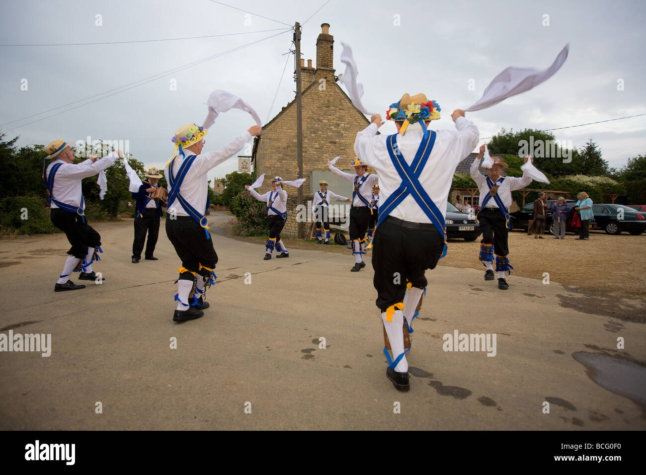 Morris Men dancing Les cinq Chaussures Cheval Barholm 2009 Angleterre Lincolnshire Banque D'Images