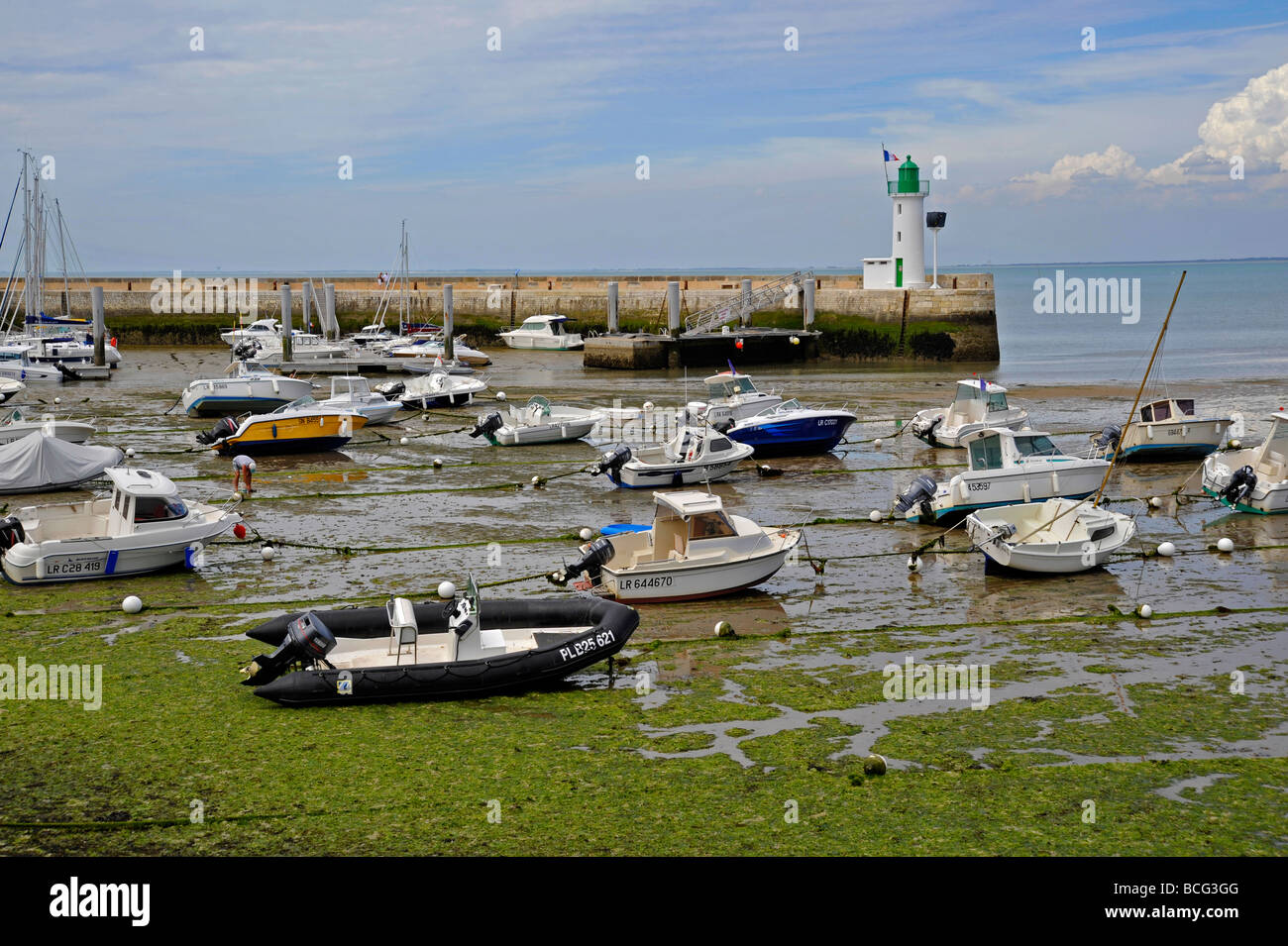 Marée basse au port de La Flotte en Ile de RE, France Photo Stock - Alamy