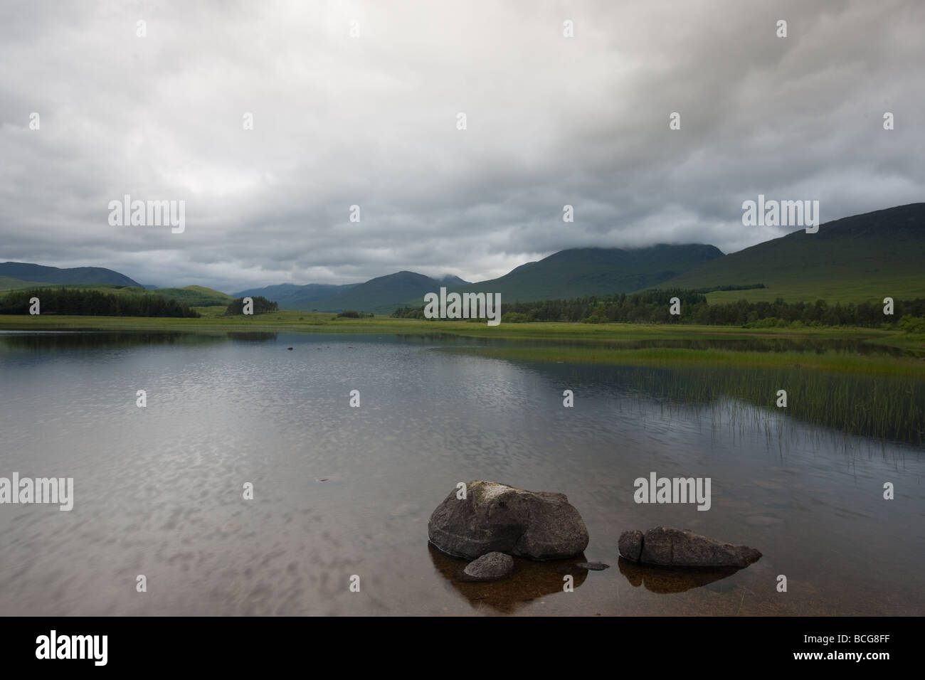 Loch Tulla à l'aube d'Inveroran Banque D'Images