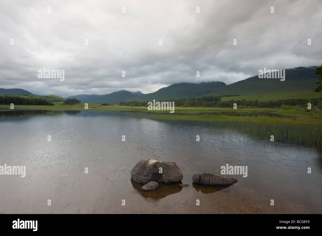 Loch Tulla à l'aube d'Inveroran Banque D'Images