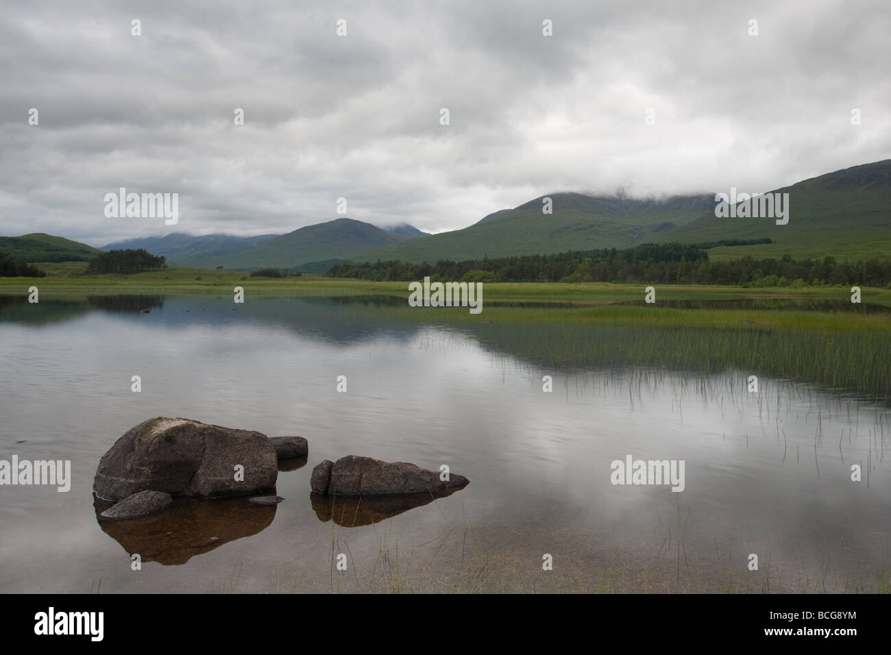 Loch Tulla à l'aube d'Inveroran Banque D'Images