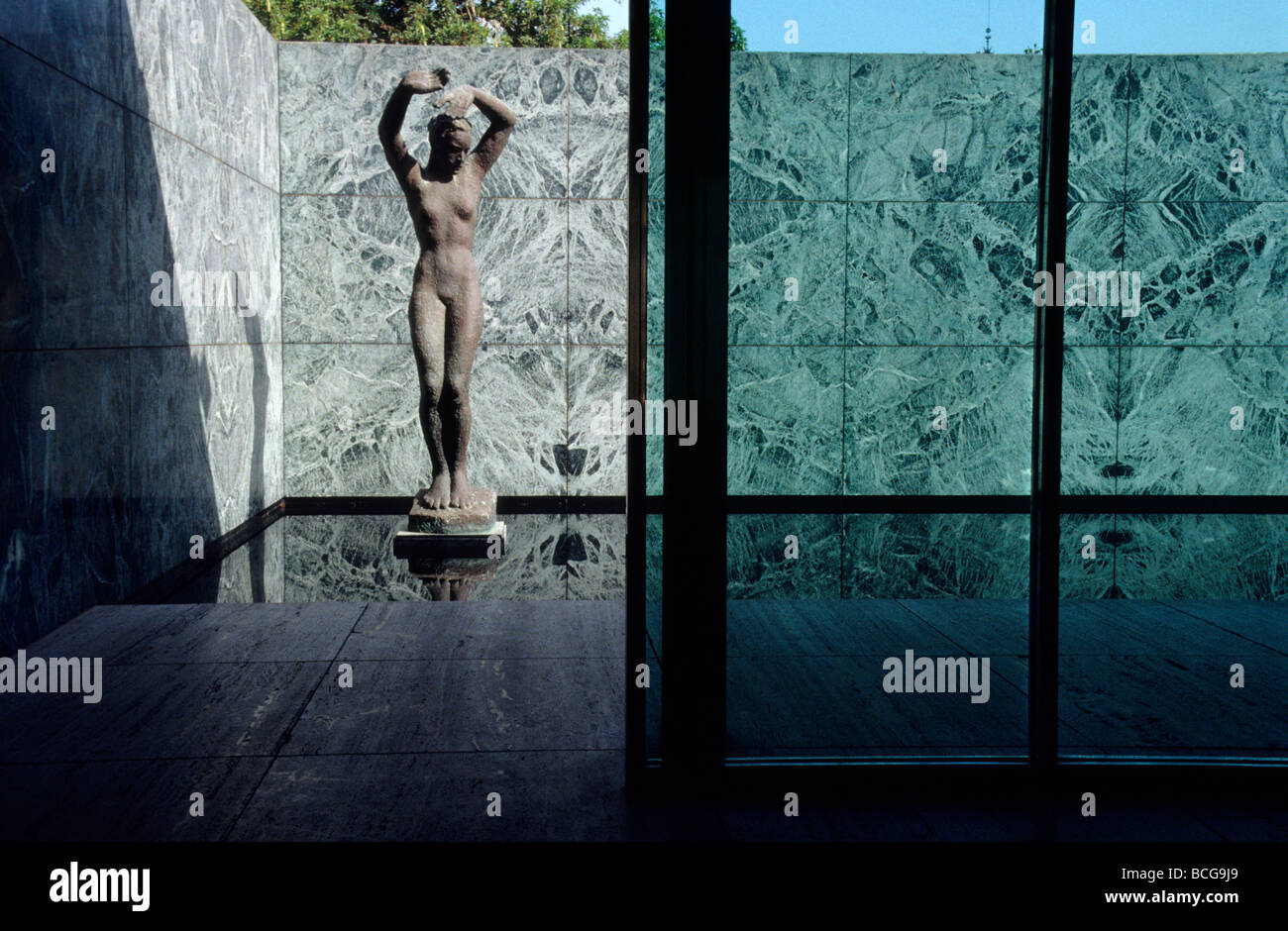 Georg Kolbe sculpture La fondation Mies van der Rohe pavillon allemand .Barcelone Catalogne Espagne... Banque D'Images