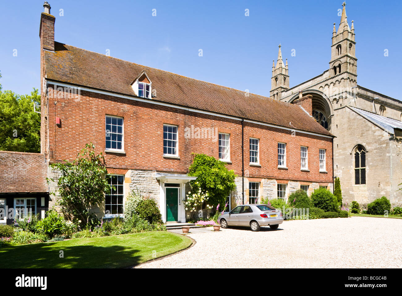 L'Abbé's House (aujourd'hui le presbytère) à l'extrémité ouest de l'abbaye de Tewkesbury, Gloucestershire Banque D'Images