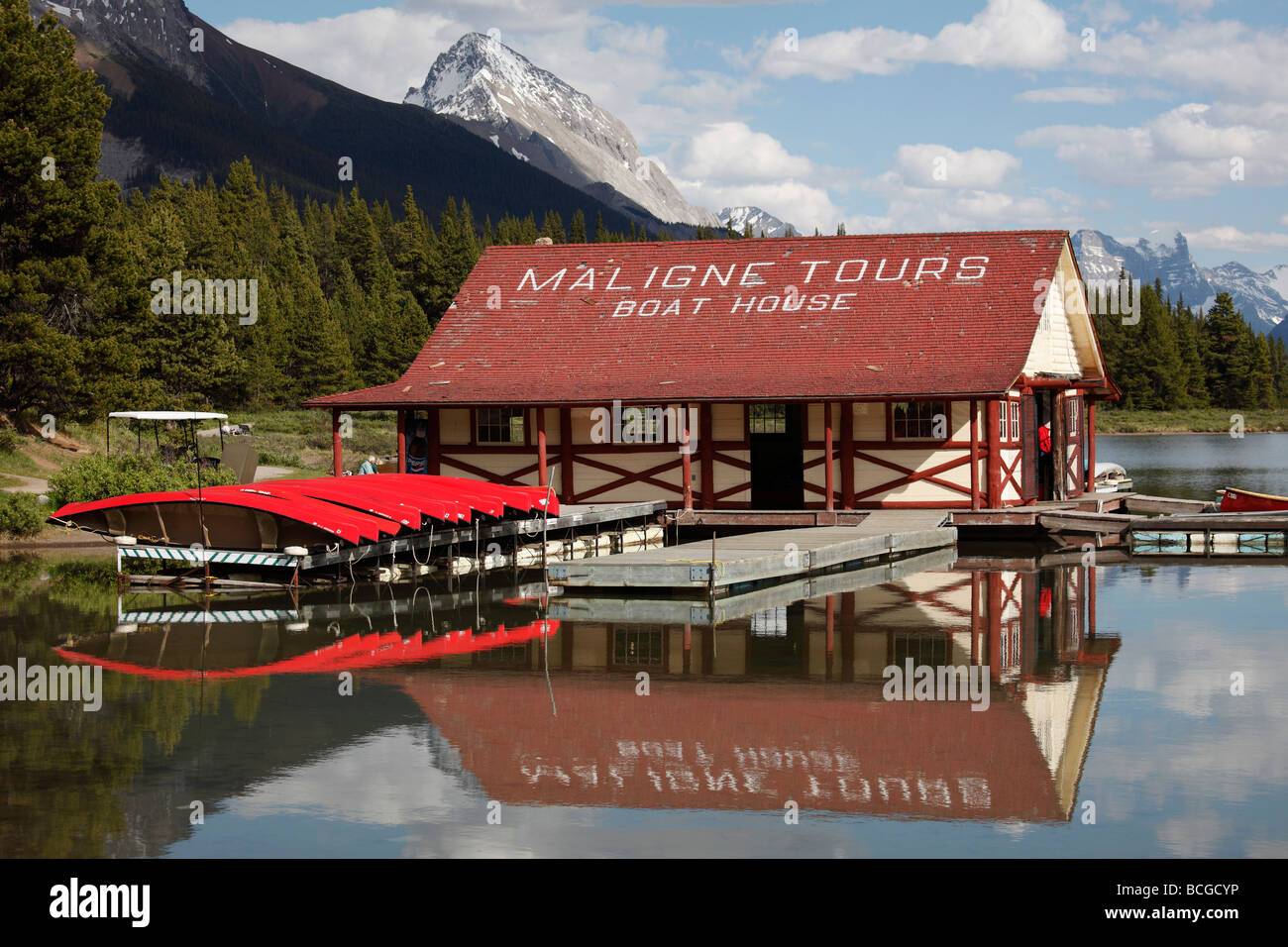 Canada Alberta Parc national Jasper hangar à bateaux du Lac Maligne Banque D'Images