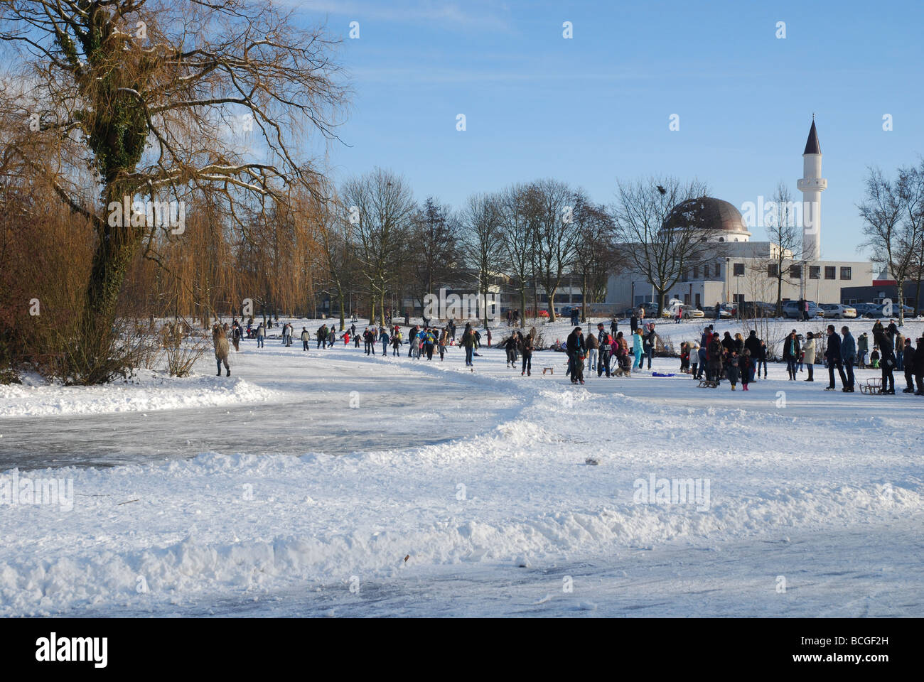 Patinage sur glace étang local à Roermond Pays-Bas Limburg Banque D'Images