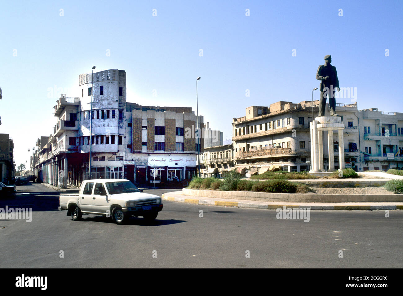 L'Iraq de Saddam la statue dans une banlieue de Bagdad Banque D'Images
