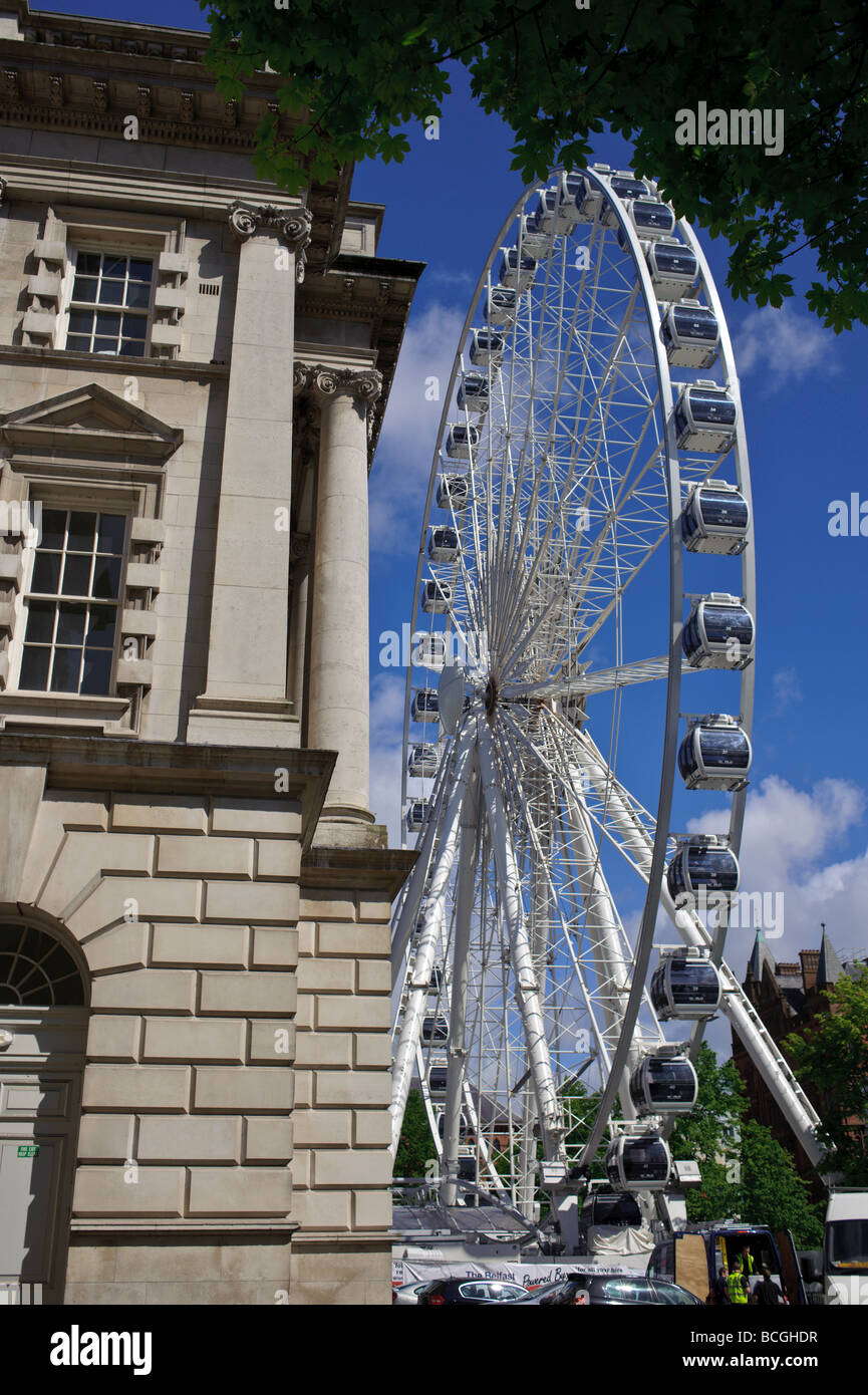 Belfast City Hall avec grande roue Banque D'Images