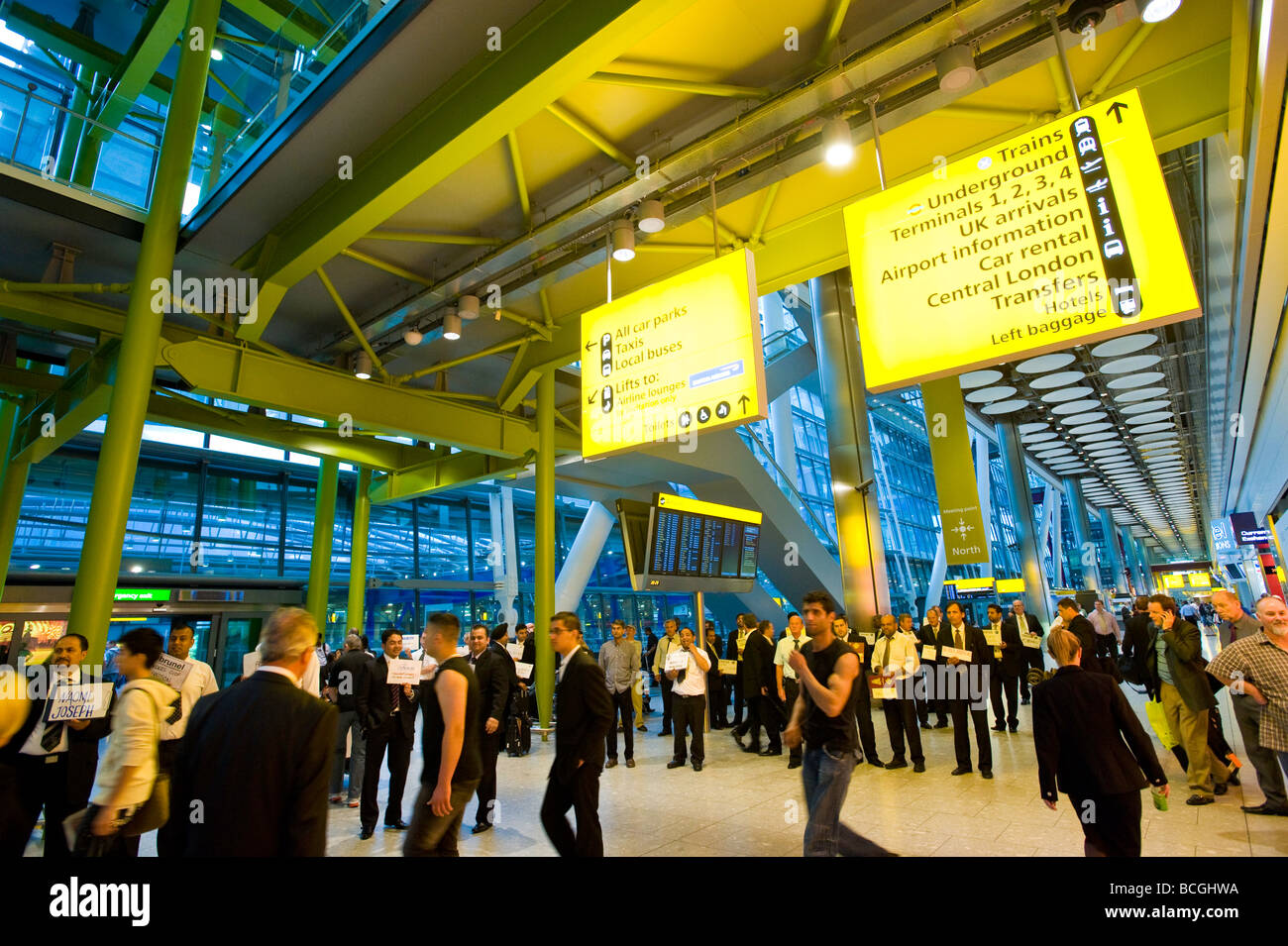 Hall des arrivées du Terminal 5 de l'aéroport Heathrow de Londres, Royaume-Uni Banque D'Images