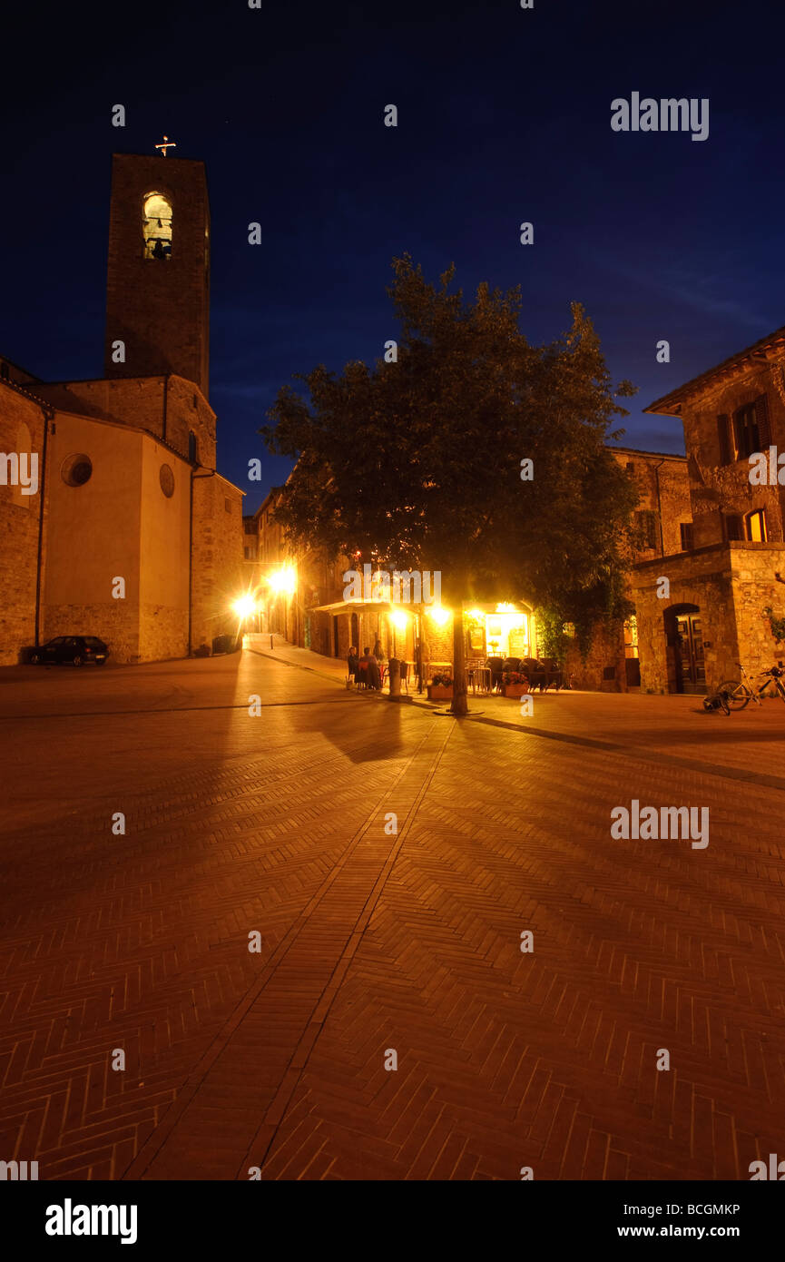 Piazza delle Erbe, San Gimignano Toscane Italie Banque D'Images