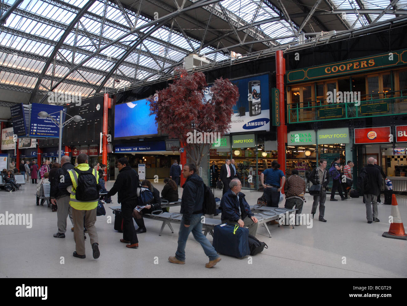 Le hall de la gare de Liverpool Lime Street, à Liverpool Merseyside Banque D'Images