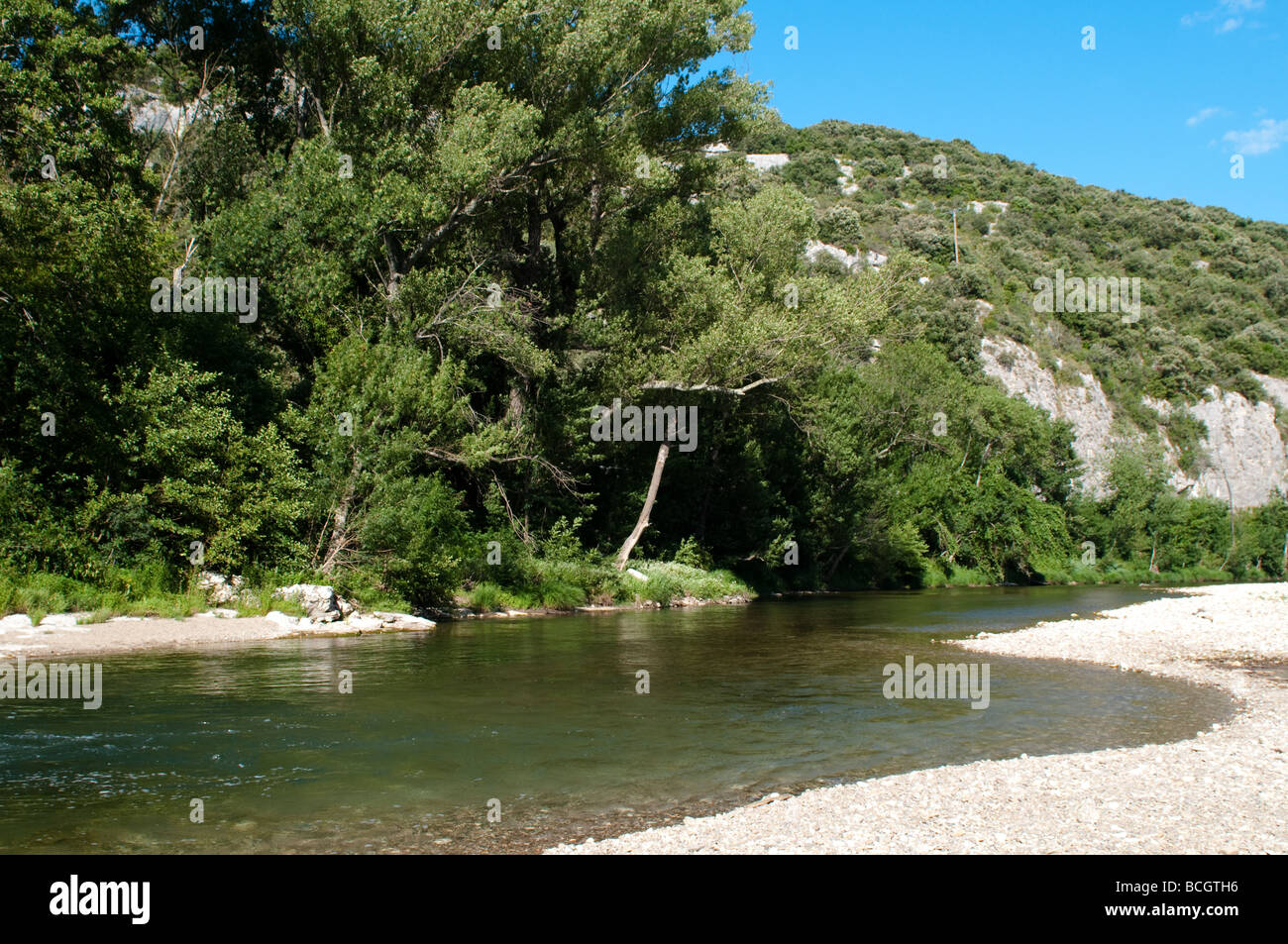 Rivière Cèze et la plage Languedoc France Banque D'Images