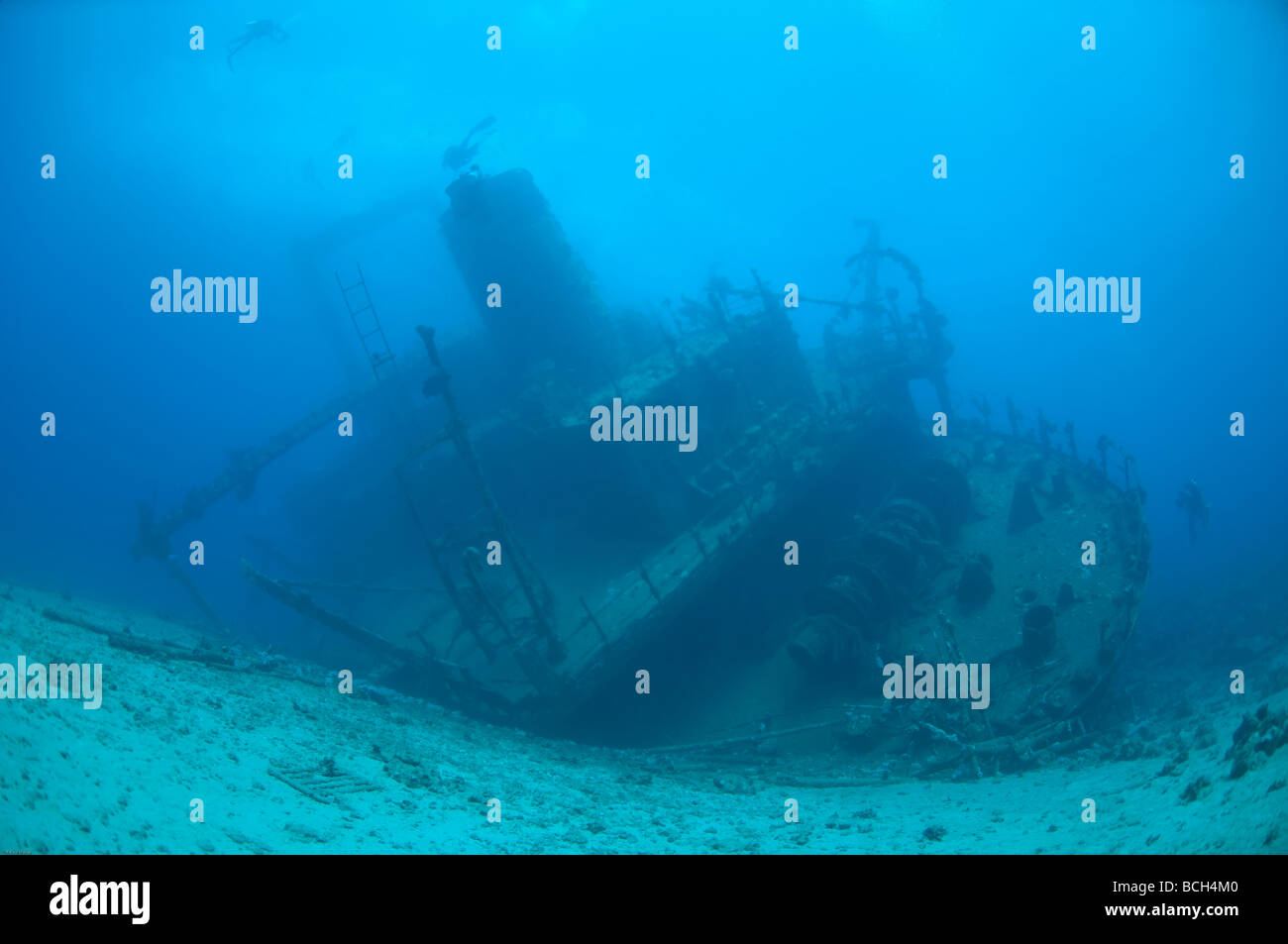Vue de la poupe de la superstucture Giannis D. une épave plongée populaire dans la mer Rouge près de l'Égypte. Banque D'Images