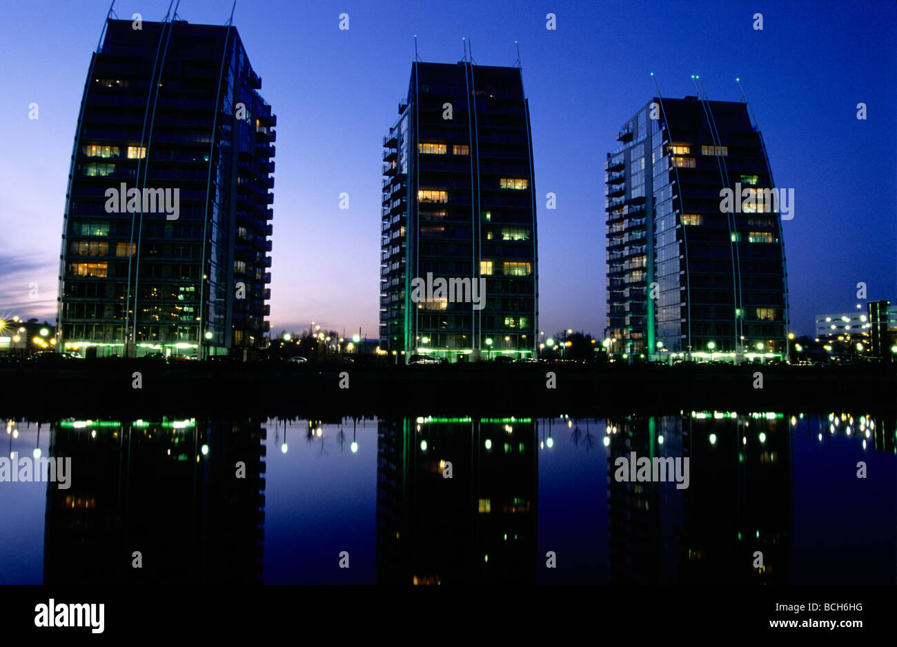 Bâtiment NV réflexions à Salford Quays, Manchester, Angleterre, RU Banque D'Images