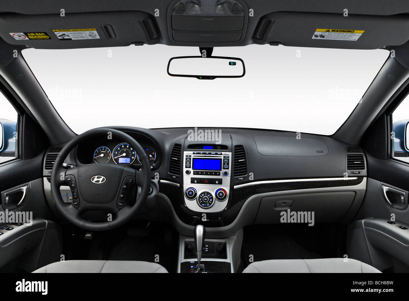 2009 Hyundai Santa Fe SE en bleu - planche de bord, console centrale, le levier de vitesses voir Banque D'Images