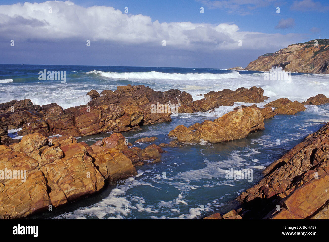 La côte rugueuse de Mossel Bay, province de Western Cape Afrique du Sud Banque D'Images