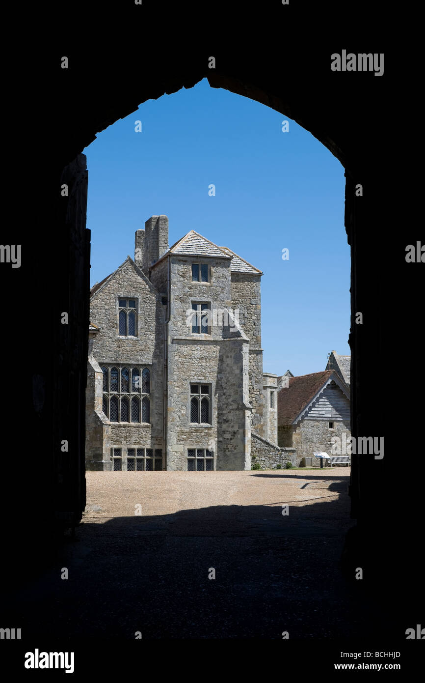 Château de Carisbrooke Gatehouse en silhouette à la recherche dans le grand hall à l'île de Wight en Angleterre Banque D'Images