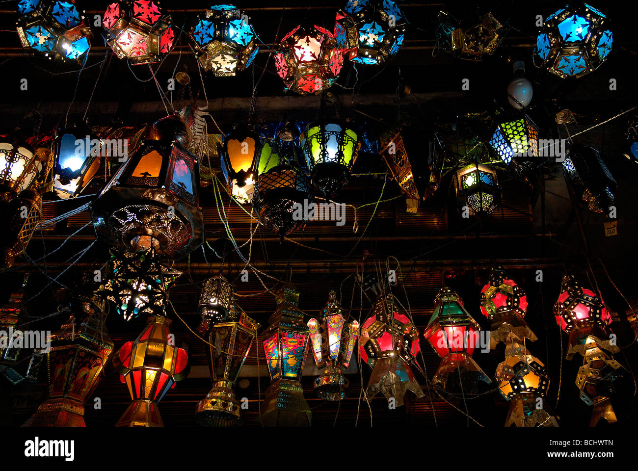 Dans le Ramadan les gens achètent ce qu'on appelle fanooz lanternes pour décorer leur maison avec elle. Une vieille tradition, fait par tout le monde. Banque D'Images
