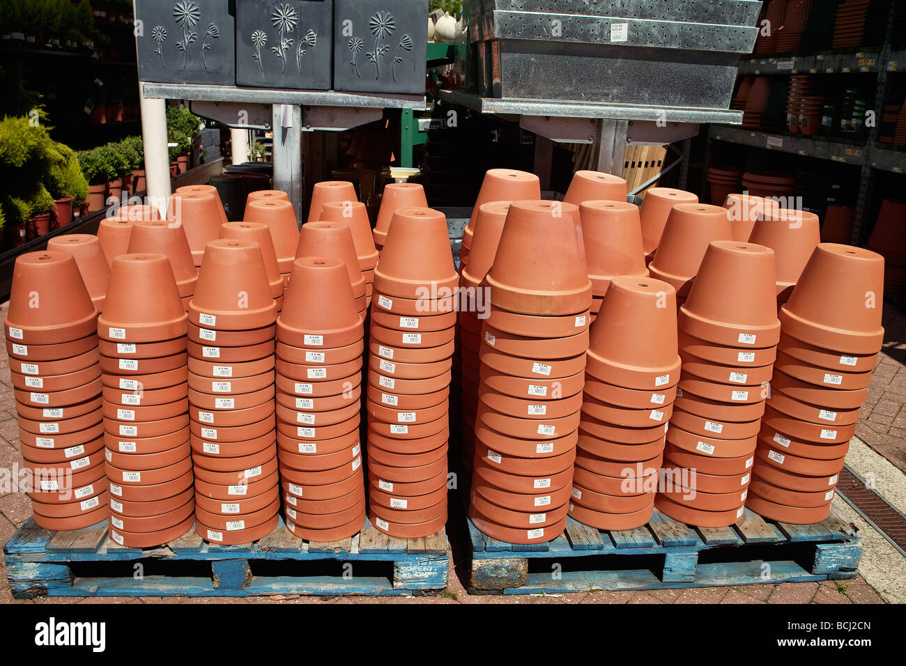 Beaucoup de pots à vendre dans un centre jardin, uk Banque D'Images