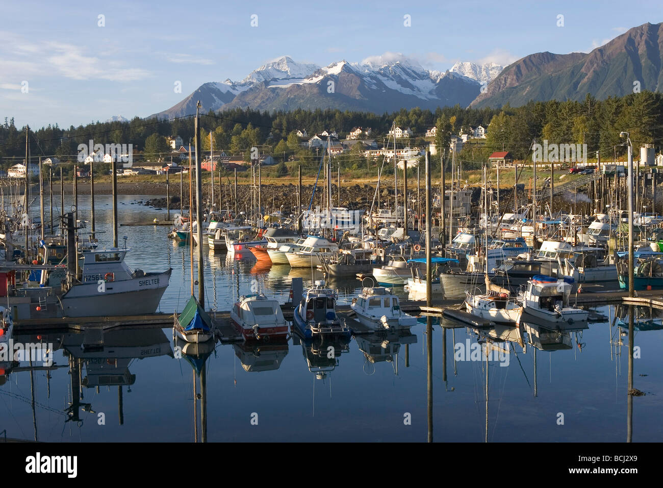 Commercial & Bateaux privés à Haines Harbour SE AK Automne Gamme Chilkat Banque D'Images