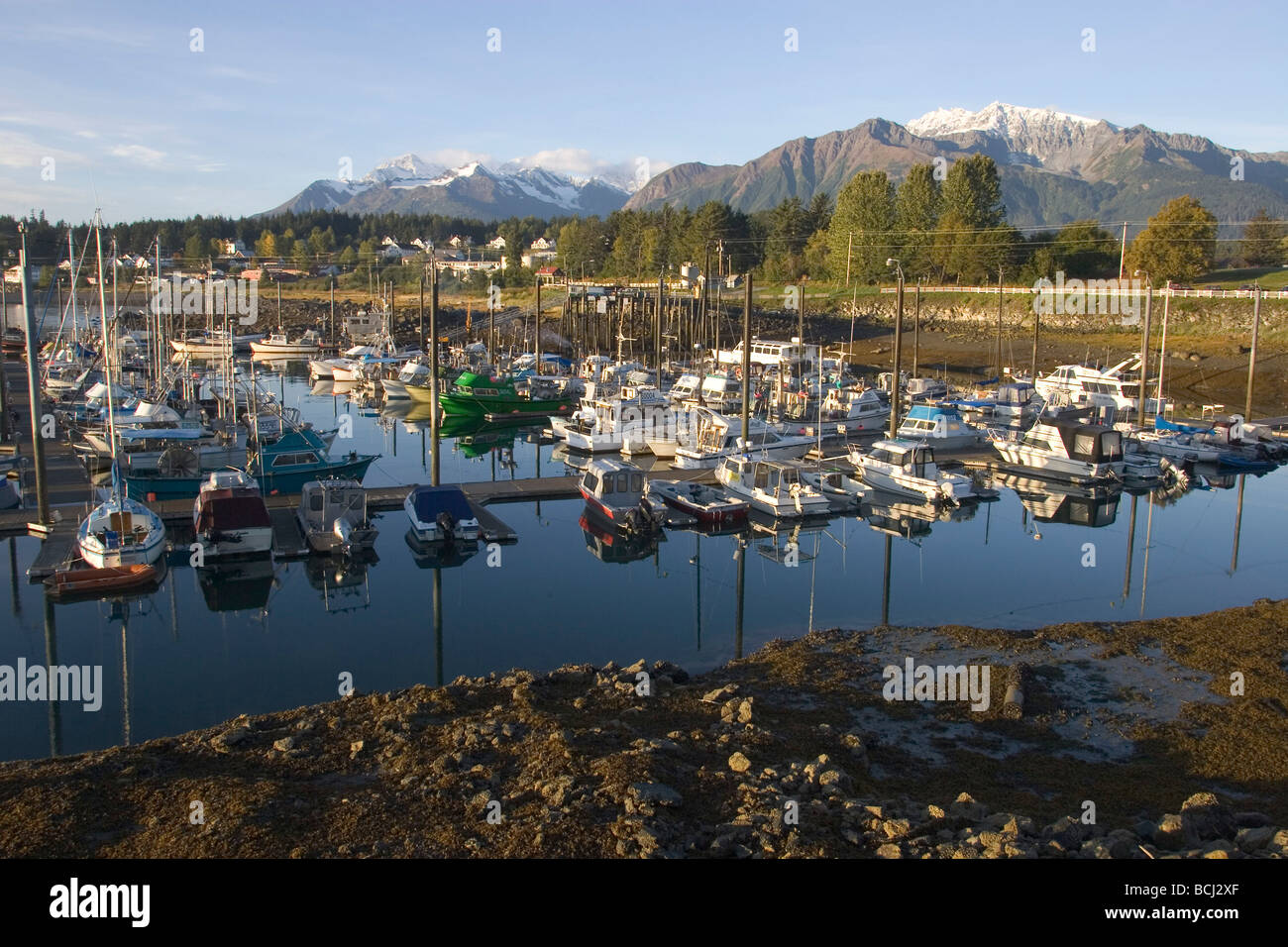 Commercial & Bateaux privés à Haines Harbour SE AK Automne Gamme Chilkat Banque D'Images