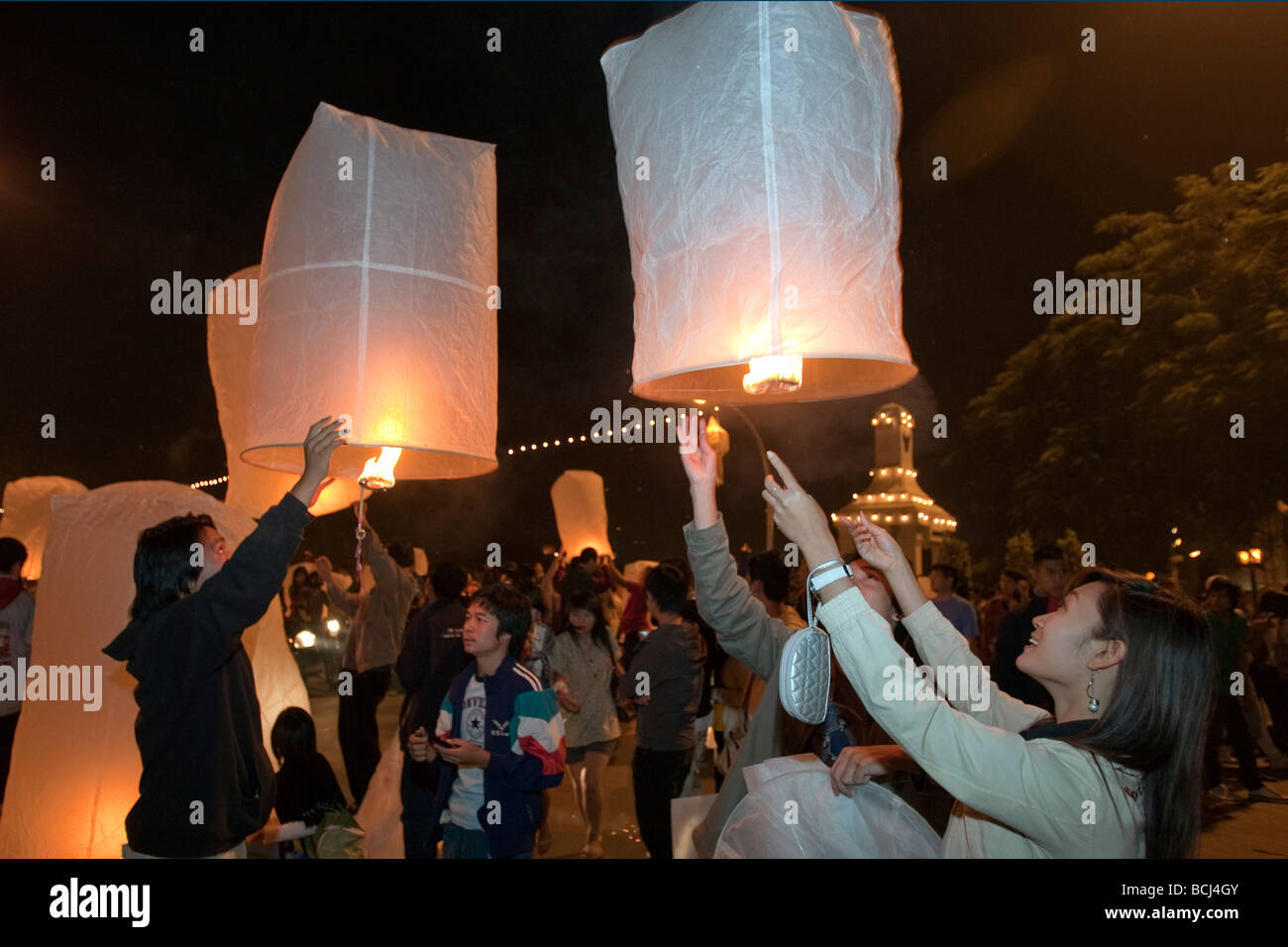 Hot air balloons festival de Loy Krathong Nawarat Bridge Chiang Mai Thaïlande Banque D'Images