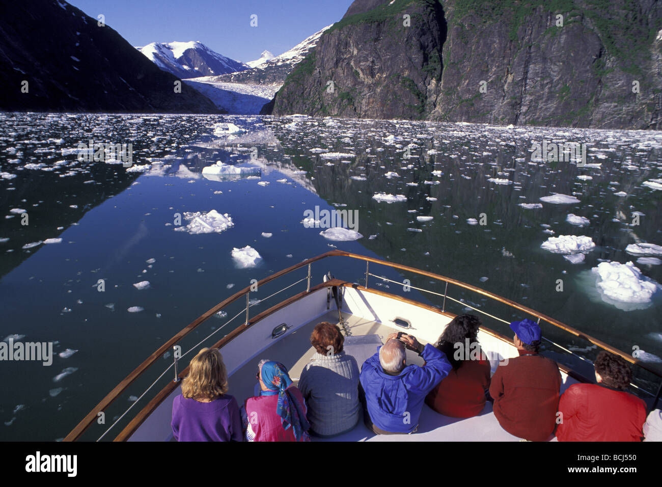 Les visiteurs Vue Nord Sawyer Glacier de bateau d'excursion SE AK Tracy Arm d'été Banque D'Images