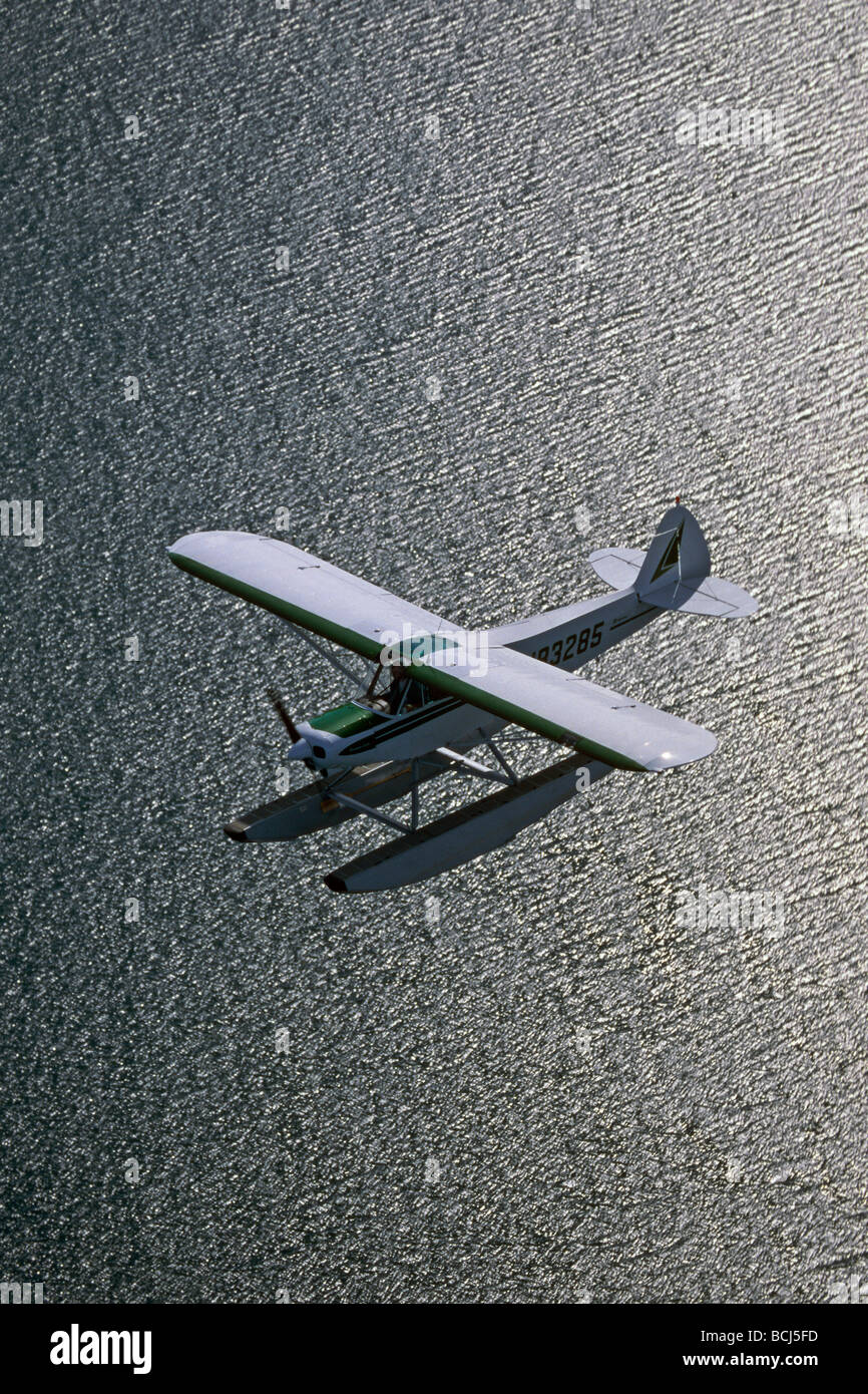 Sommaire des hydravions SuperCub sur l'eau d'été AK Banque D'Images