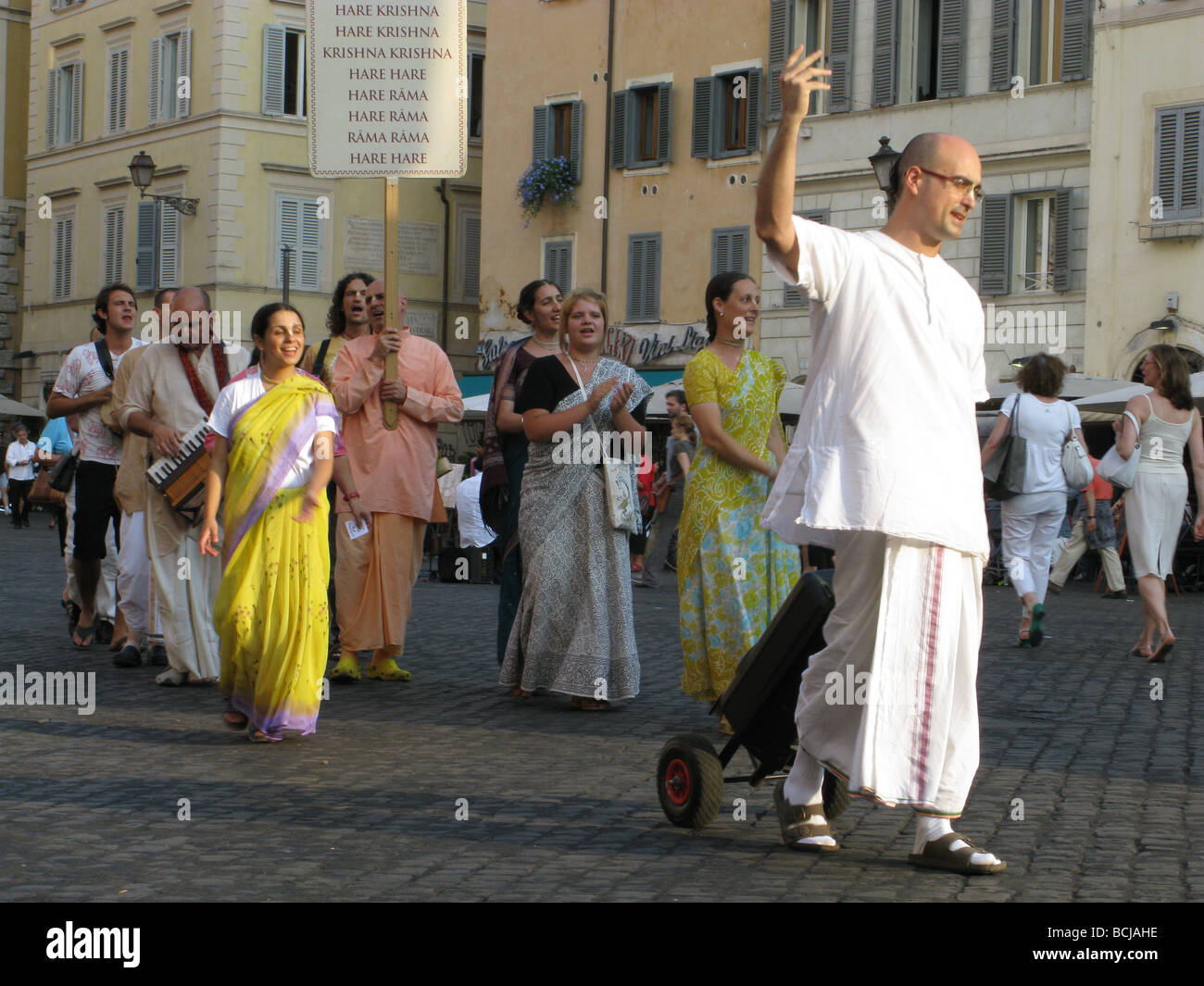 Adeptes Hare Krishna à capo de fiori piazza place Saint-Pierre à Rome Italie Banque D'Images