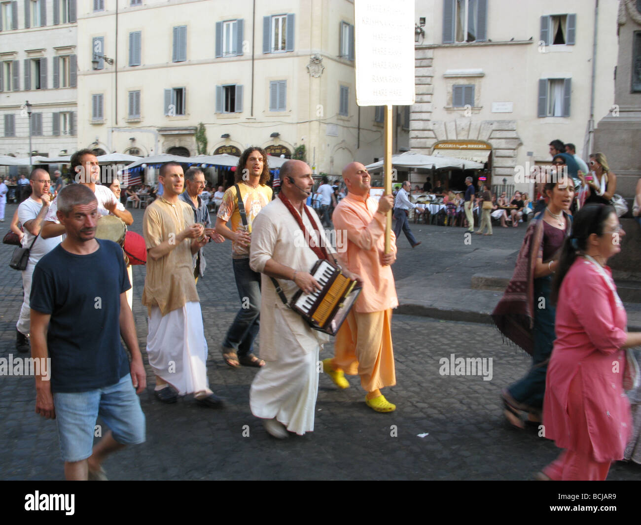 Adeptes Hare Krishna à capo de fiori piazza place Saint-Pierre à Rome Italie Banque D'Images