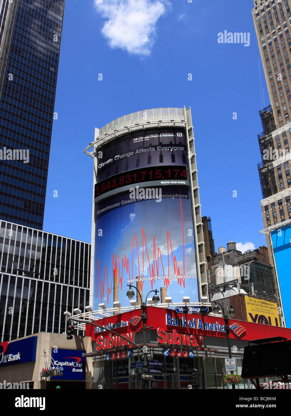 Grand panneau montrant quantité de gaz à effet de serre dans l'atmosphère chaque jour Banque D'Images