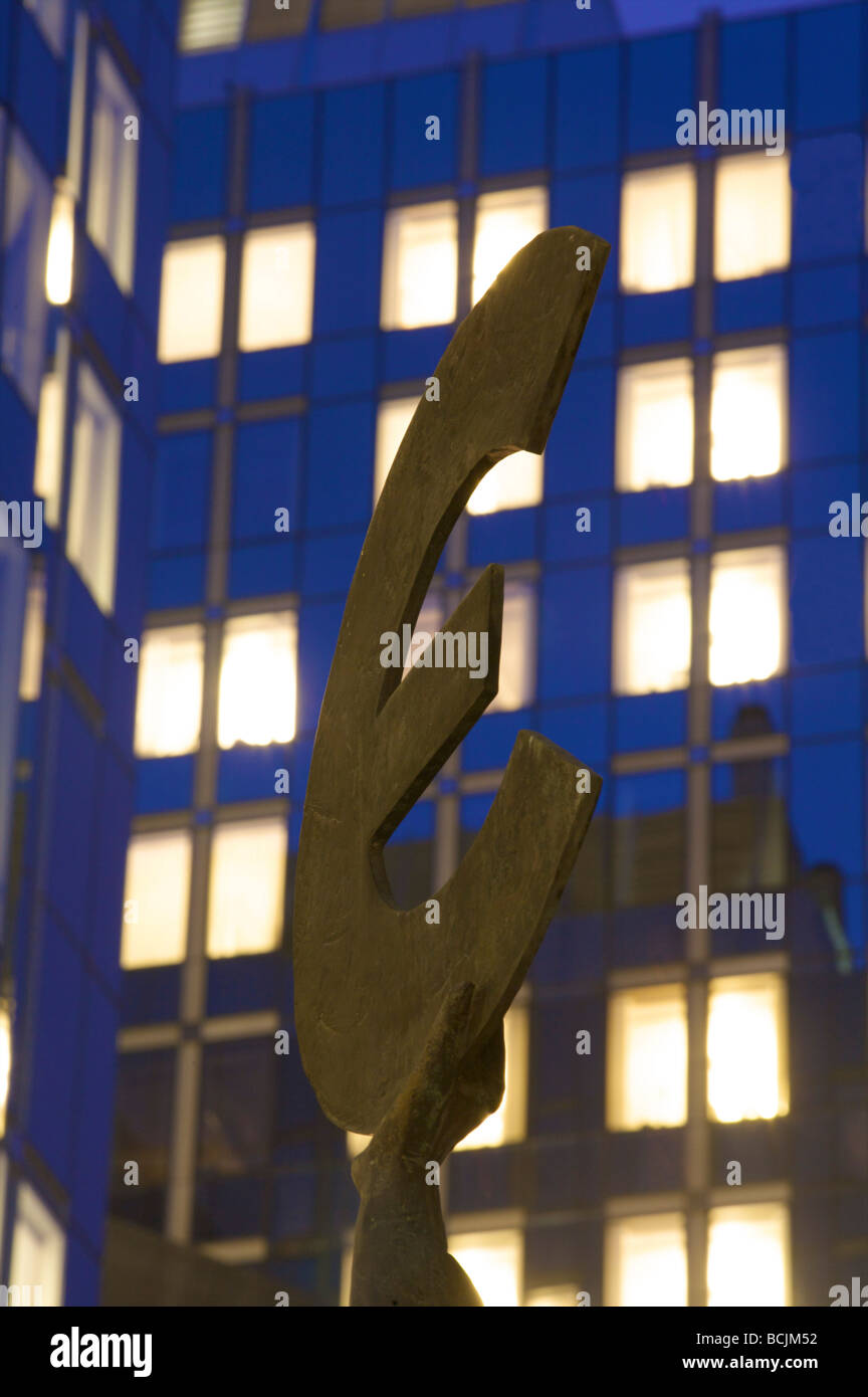 Symbole de l'euro, Parlement européen, Bruxelles, Belgique Banque D'Images