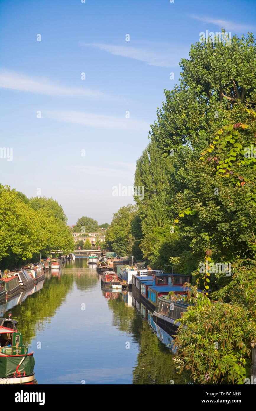L'Angleterre, Londres, Maida Vale, Petite Venise, Canal bateaux Banque D'Images