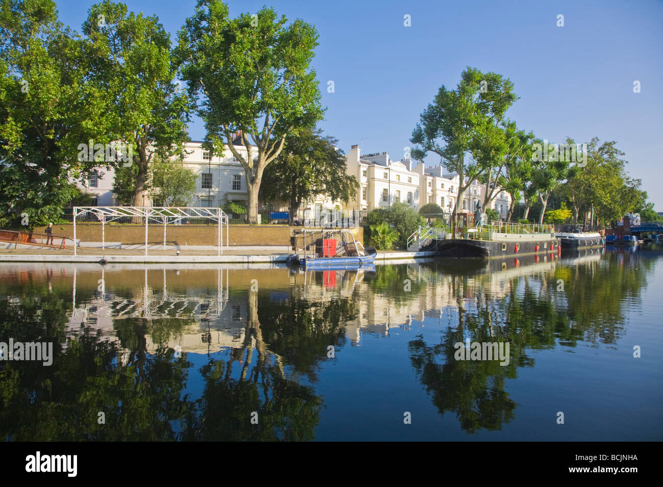 L'Angleterre, Londres, Maida Vale, Petite Venise, Canal bateaux Banque D'Images