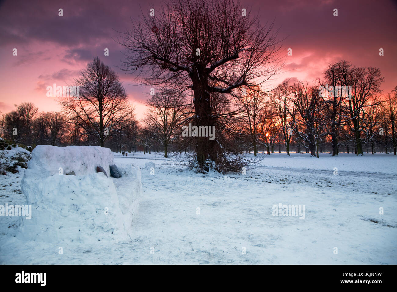 L'Angleterre, Londres, Kensington, Kensington Gardens, de la table de neige Banque D'Images