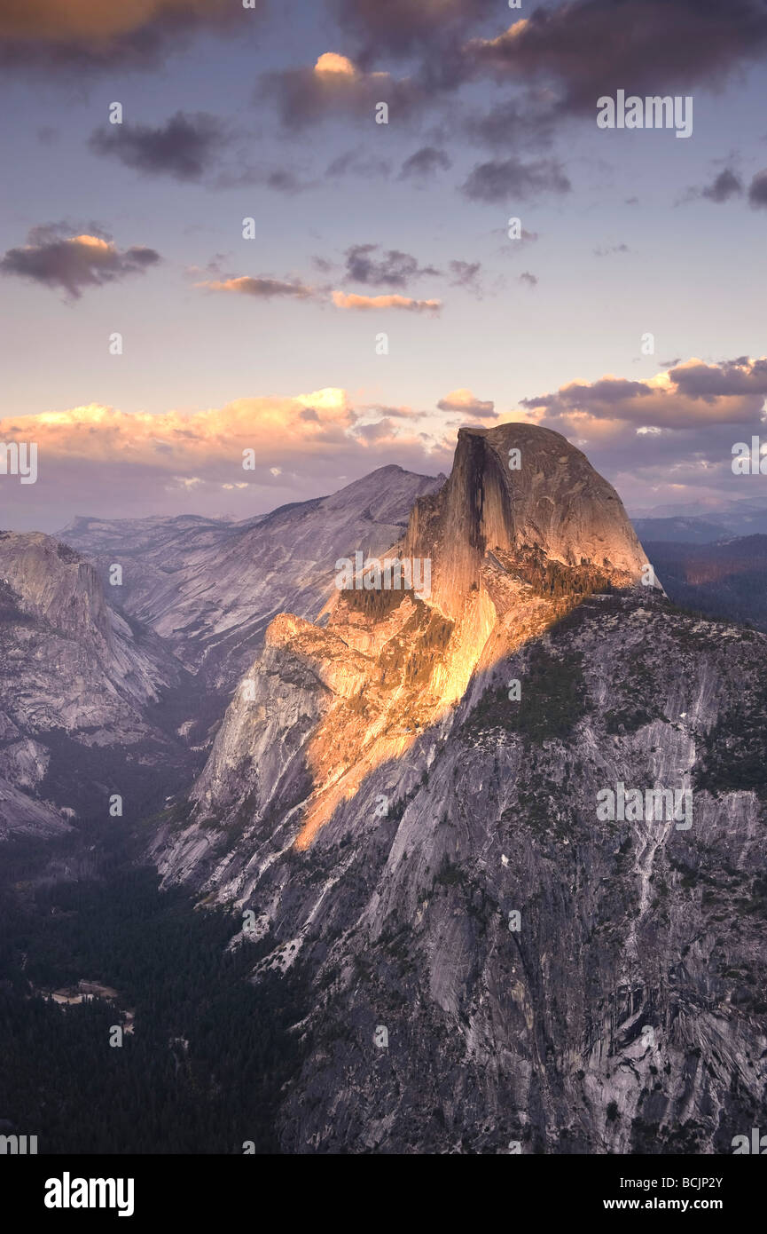 États-unis, Californie, Yosemite National Park, Glacier Point, voir de demi-dôme montagne et vallée de Yosemite Banque D'Images