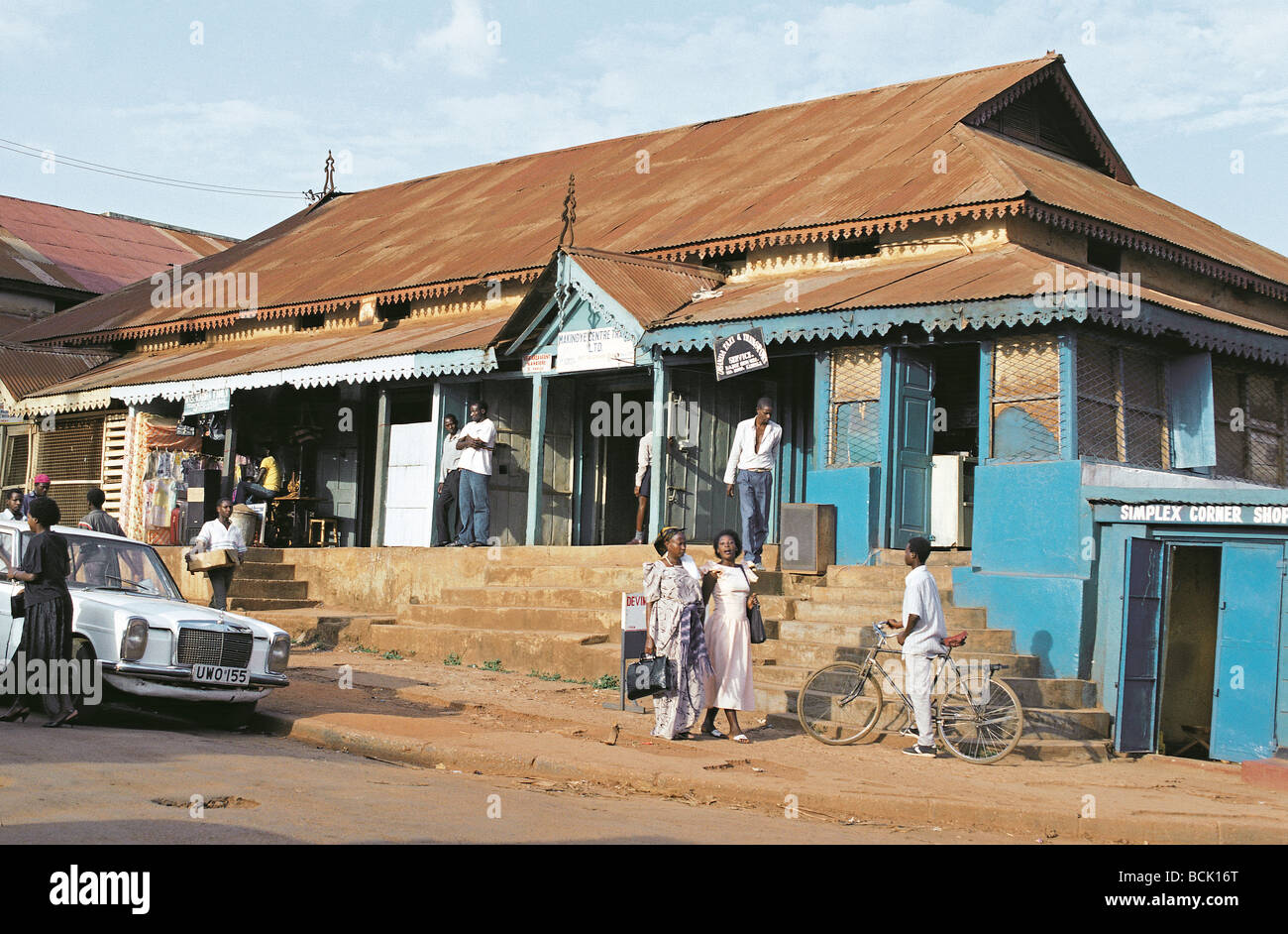 Boutique près de l'ancienne affaire d'Afrique de l'Est Ouganda Kampala marché Banque D'Images