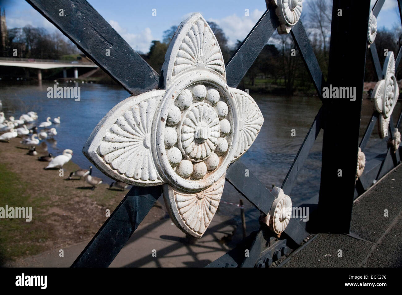 Détail de fleurs de fer travaux sur pont transbordeur Burton upon Trent Banque D'Images