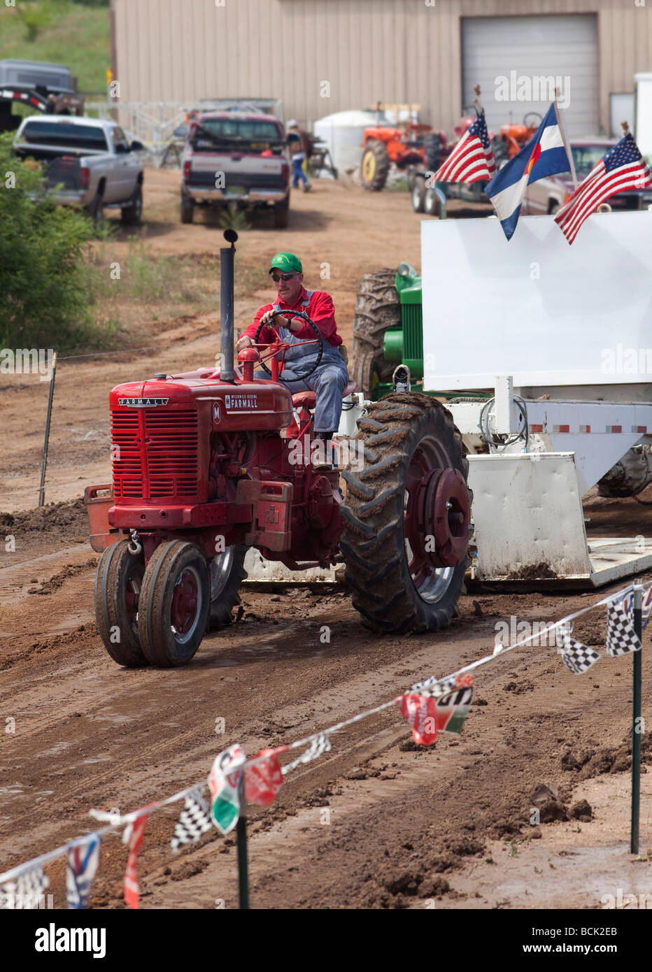 Palmer Lake Colorado le tracteur tirant annuel concours entre les éleveurs sur les hautes plaines au sud de Denver Banque D'Images