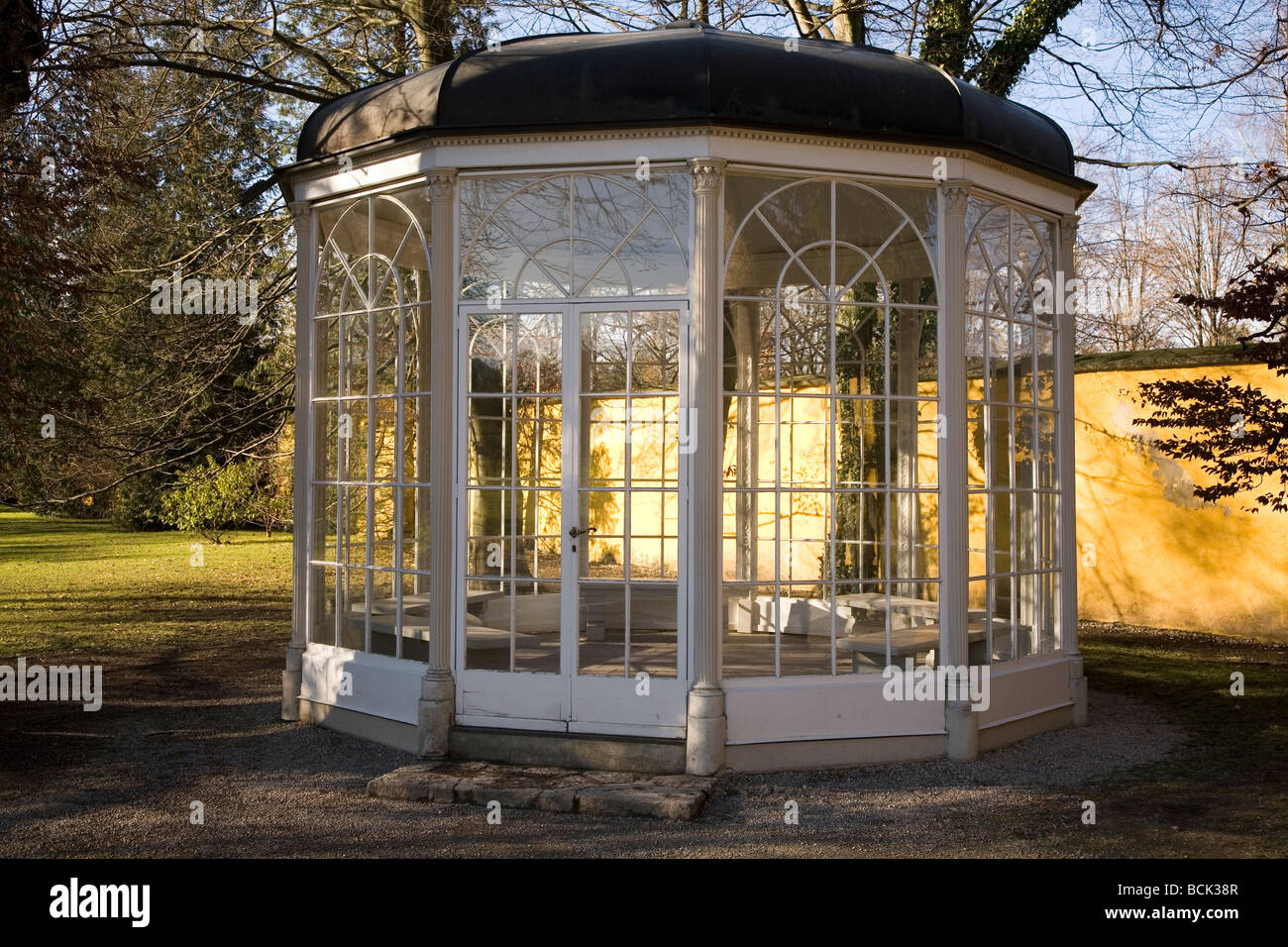 Un pavillon à Schloss Hellbrunn à Salzbourg, Autriche. Il a été en vedette dans le populaire film musical, le son de la musique. Banque D'Images